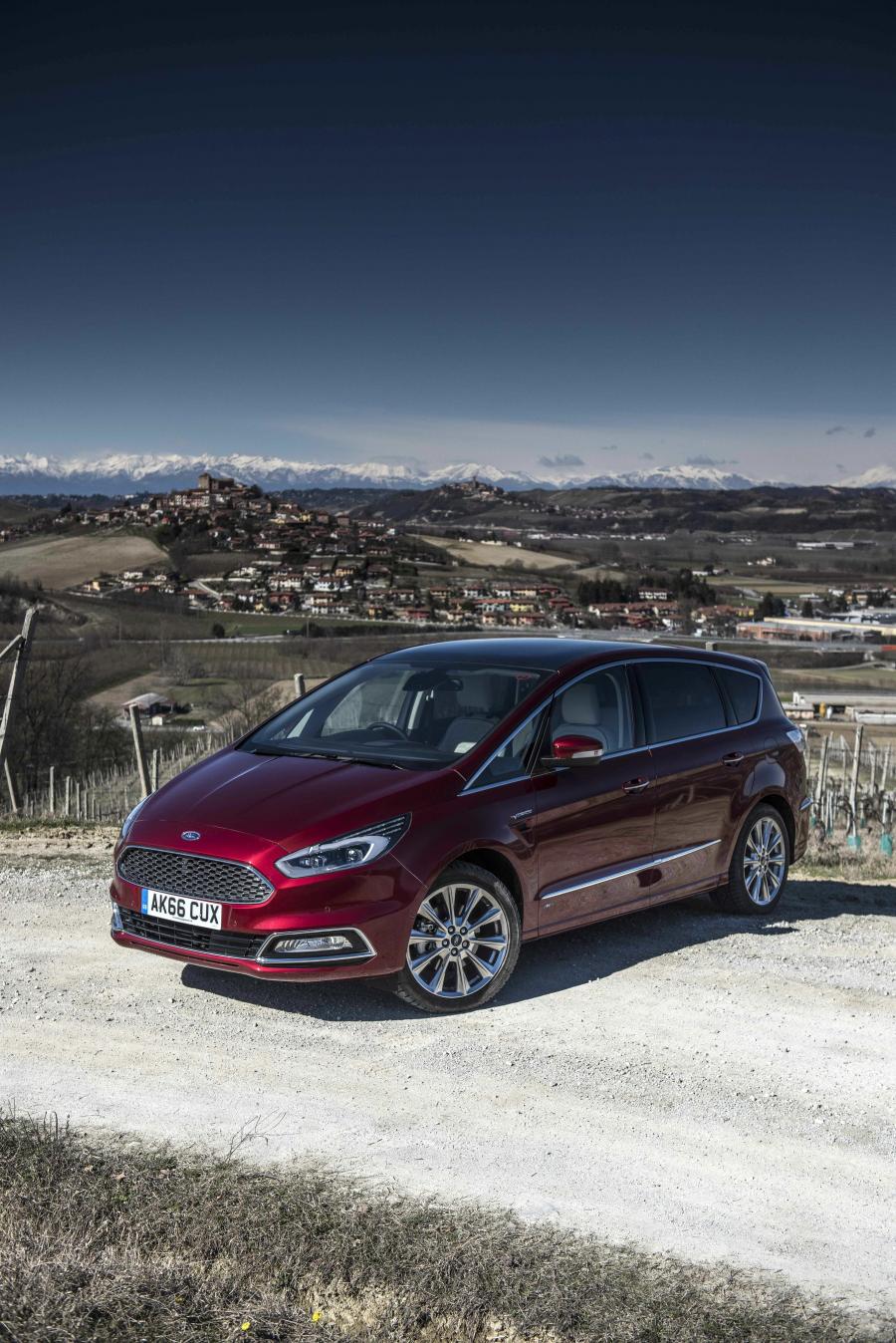  Ford Vignale S-Max 2016 года  (UK) (фото 3 из 25)